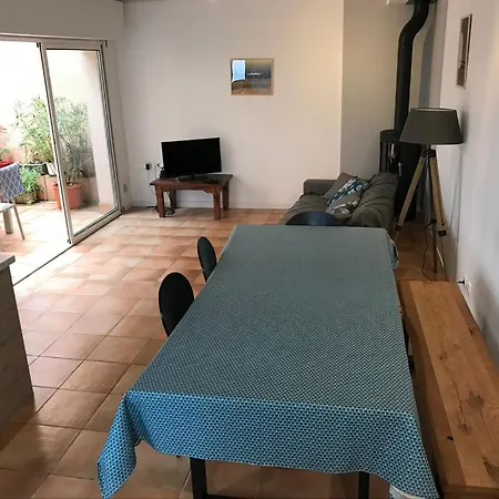 Grande Maison Avec Patio Proche Et Centre 펜션 *