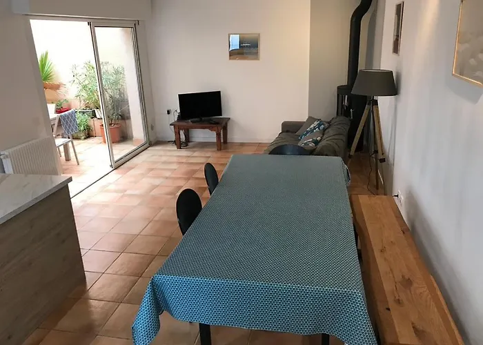 Grande Maison Avec Patio Proche Et Centre 펜션 *