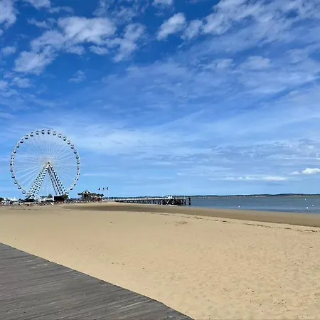 Grande Maison Avec Patio Proche Et Centre Сasa de vacaciones *