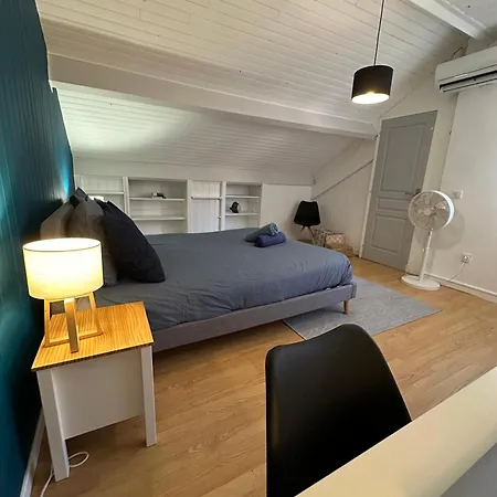Будинок відпочинку Grande Maison Avec Patio Proche Et Centre
