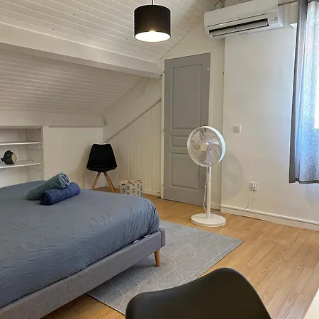 Будинок відпочинку Grande Maison Avec Patio Proche Et Centre