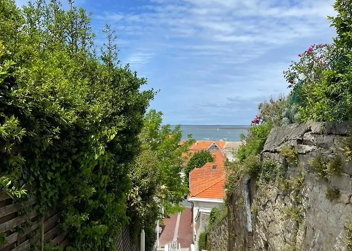 Сasa de vacaciones Grande Maison Avec Patio Proche Et Centre